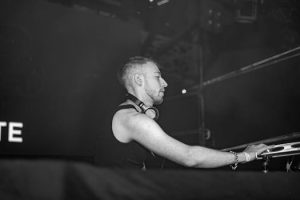 How to Choose the Right Headphones for Mixing